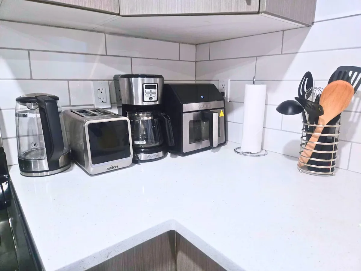 Edgemont Basement Suite — photo 10