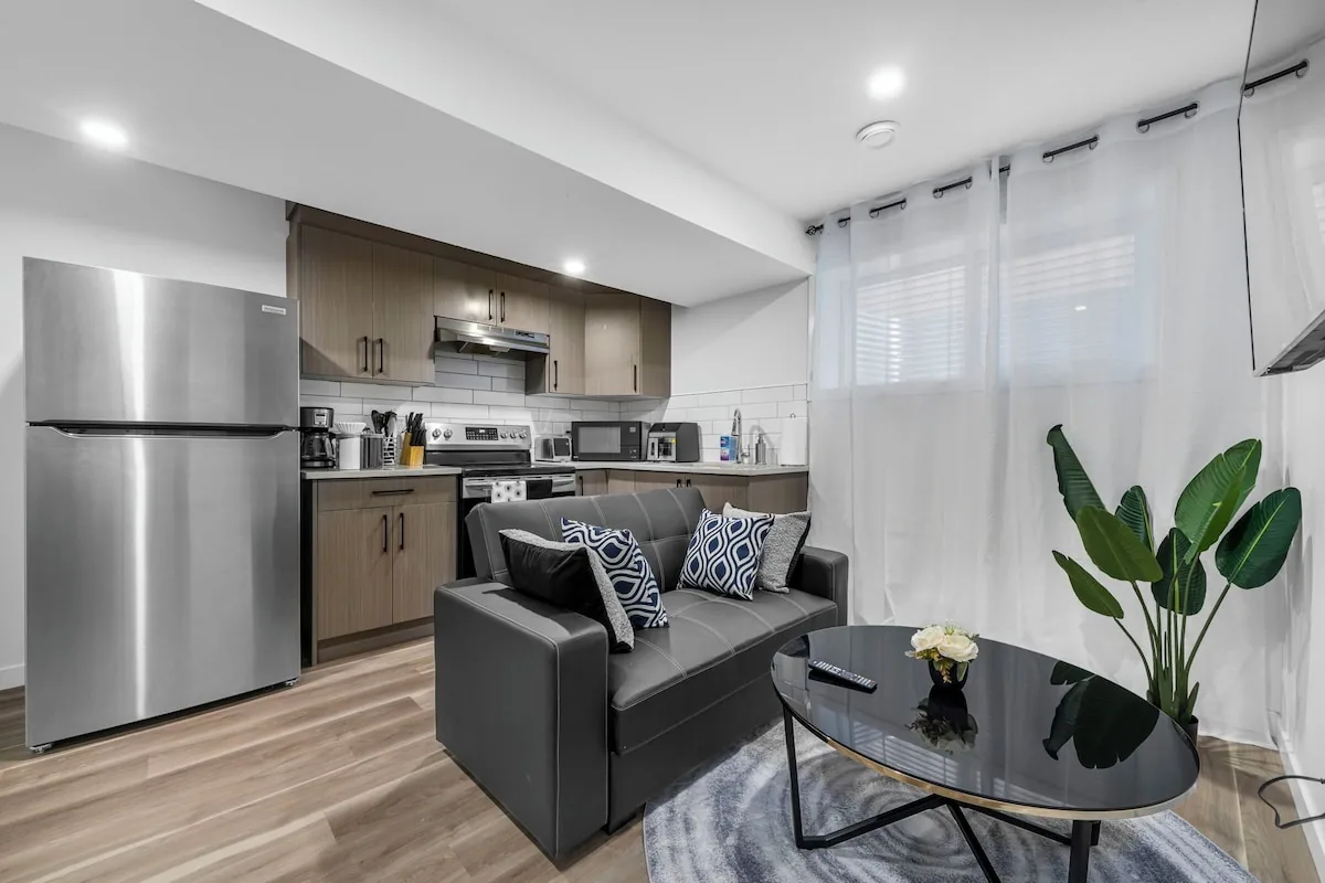 Edgemont Basement Suite — photo 11