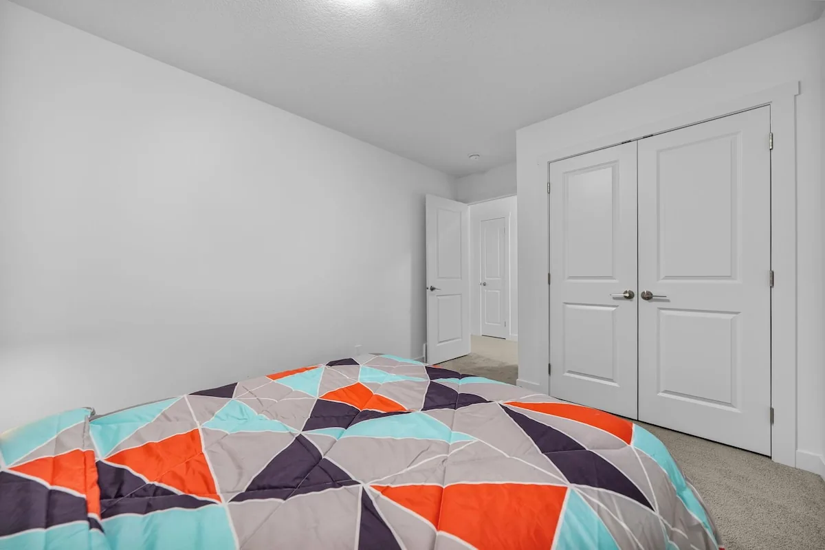 Edgemont furnished main-floor home in Edmonton