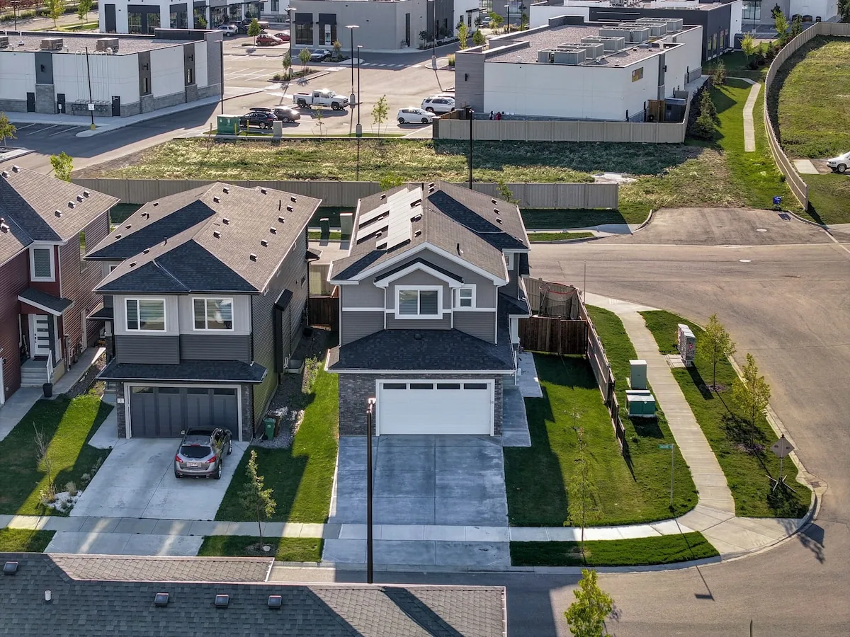 Aerial view of the home and quiet neighbourhood